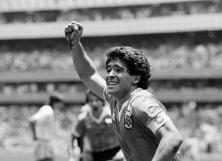 Svijet fudbala u crnom: napustio nas je Diego Maradona!