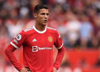 United slavio u posljednjem domaćem meču sezone, Old Trafford se oprostio od dva igrača